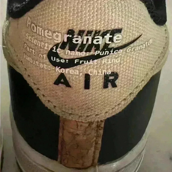 Nike Air Force 1 pomegranate in youth size 5. - Picture 6 of 10